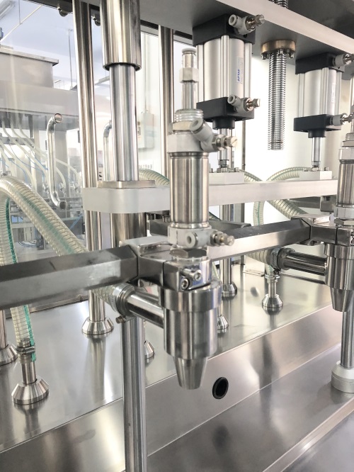 實屬不易，食用油灌裝機的灌裝精度調(diào)節(jié)方法終于學(xué)會了！