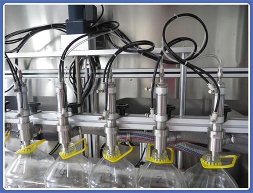 技術(shù)是生產(chǎn)力，東泰全自動食用油灌裝機在這里