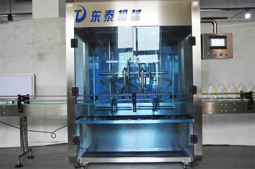 內(nèi)在與外在并存的四頭食用油灌裝機(jī)你確定不了解一下嗎？