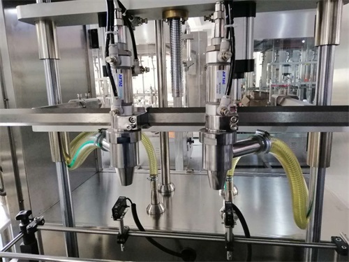 選購(gòu)東北半自動(dòng)食用油灌裝機(jī)去哪里？東泰在這里